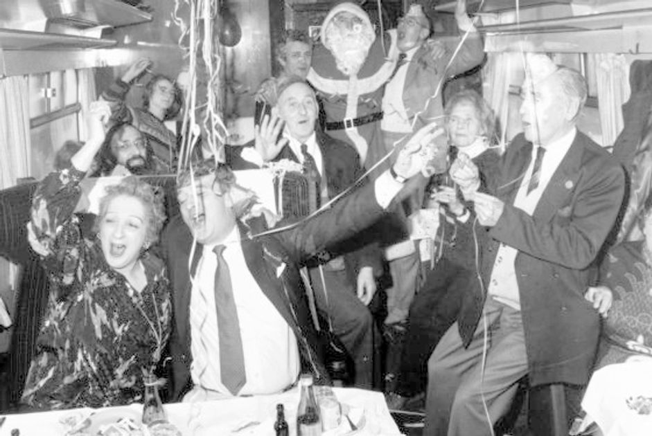Post 'Christmas time, mistletoe and… ABSINTHE?!' featured image